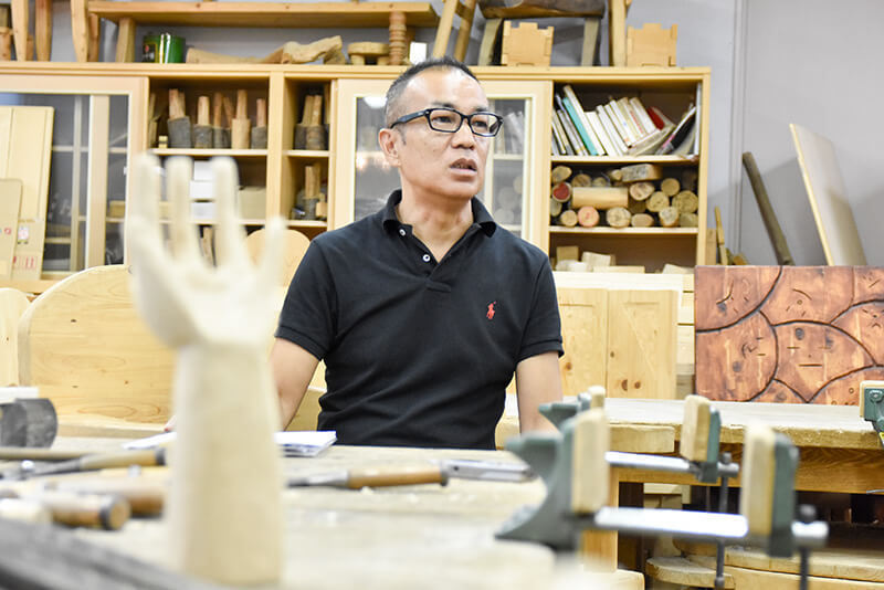 ものづくりの面白さ、木工の授業について語る青柳勝利先生