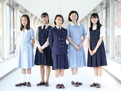 清泉女学院中学高等学校の制服