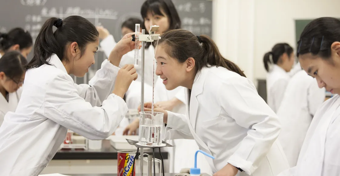 武庫川女子大学附属中学校・高等学校 授業の様子