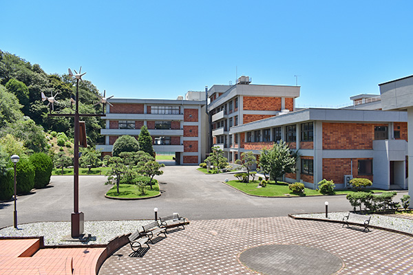 清泉女学院中学高等学校